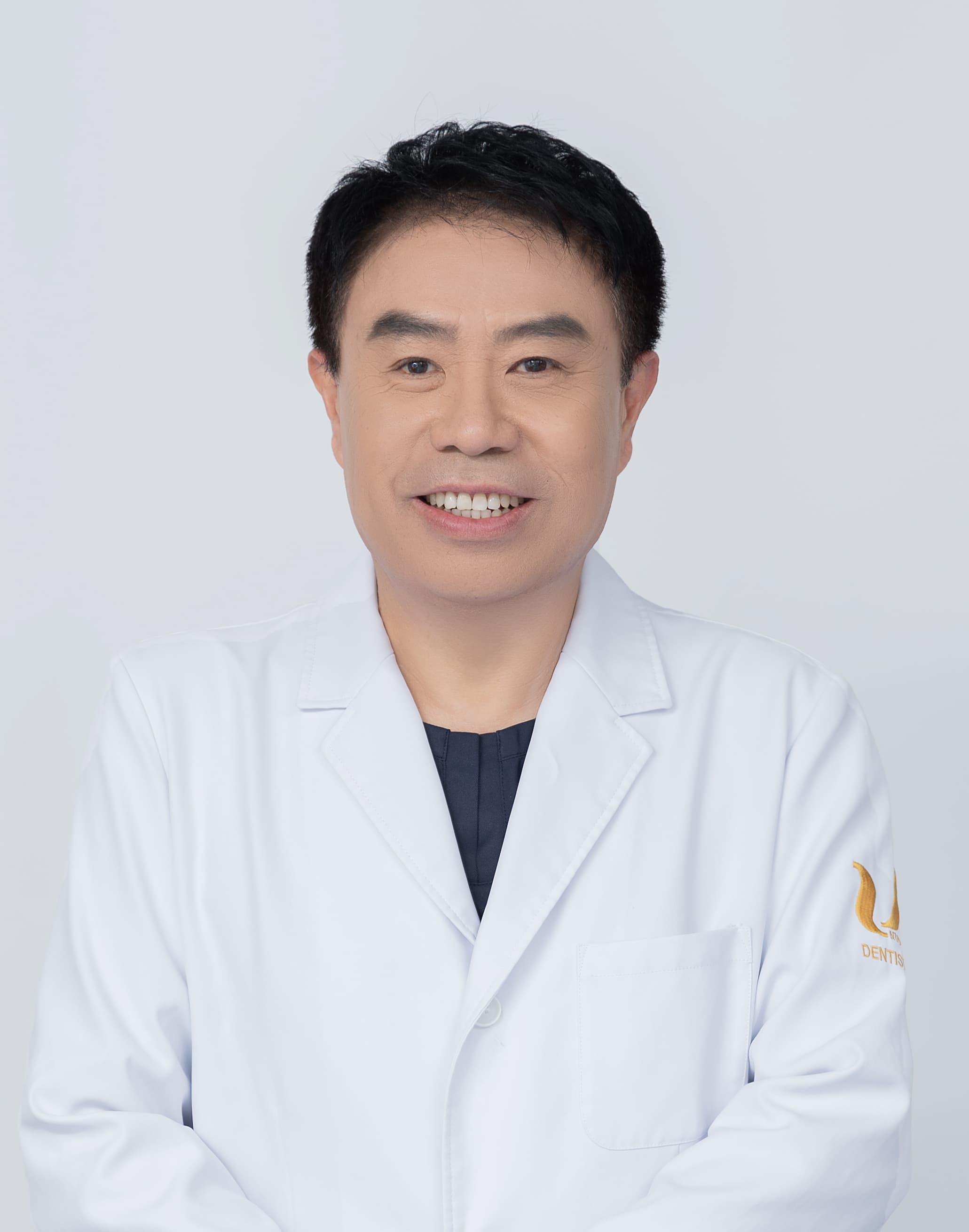 优诺口腔刘新强院长形象照