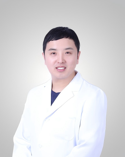 优诺口腔高岩石总监形象照