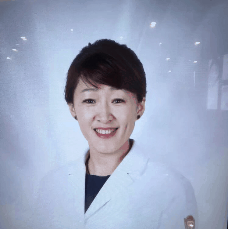 优诺口腔穆丽东主任形象照