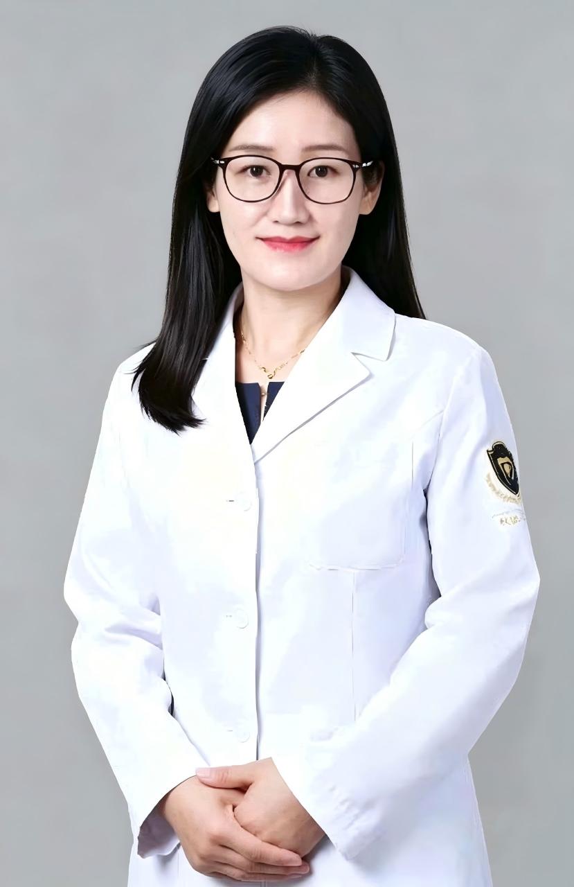 优诺口腔董雪医师形象照